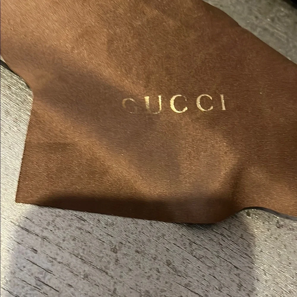 Gucci Black and Silver Glasses Timeless Elegance - Picture 4 of 13